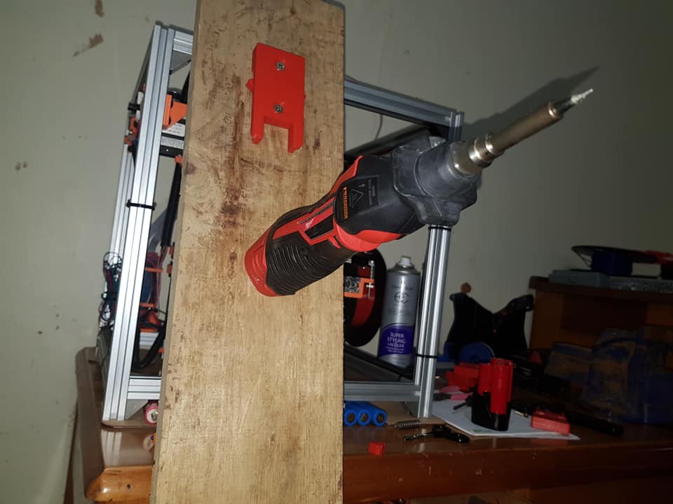 Houderclips voor Milwaukee M12-gereedschap – veilige montage aan de muur en in de auto