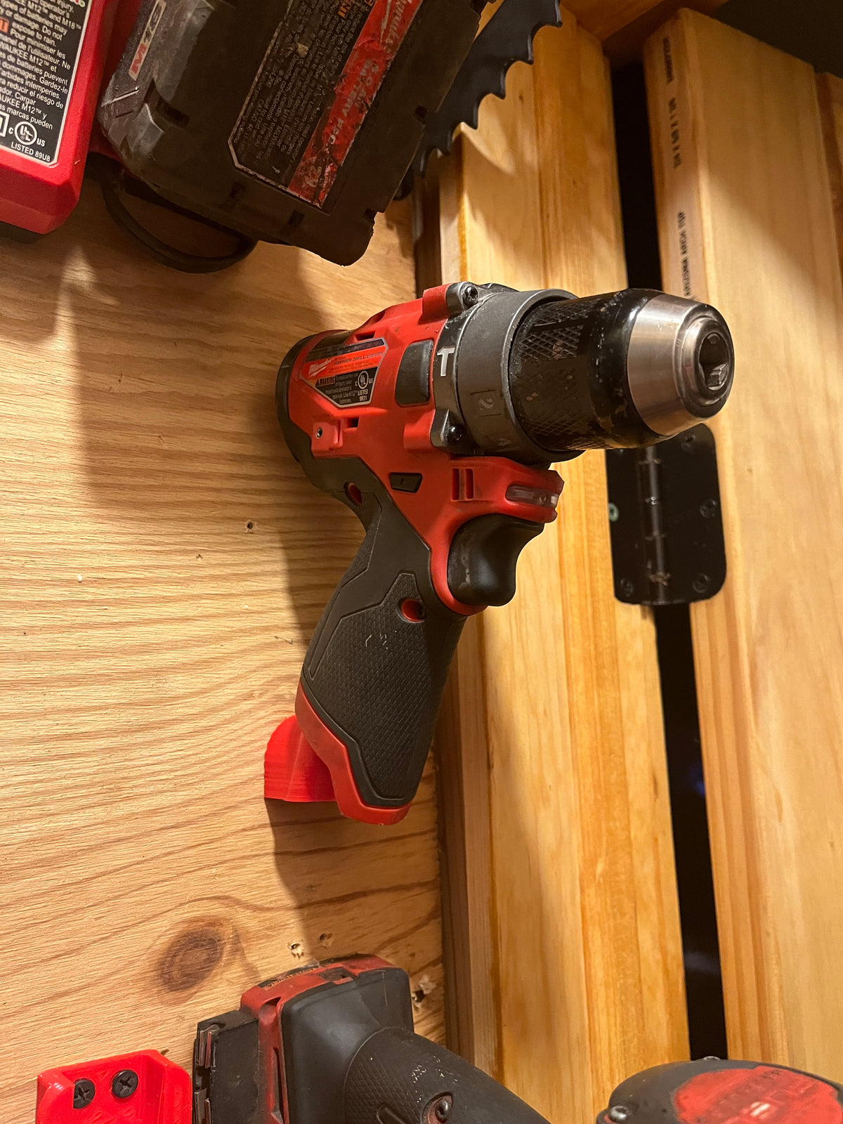 Wandhouder voor Milwaukee M12-gereedschap – veilig en opgeruimd