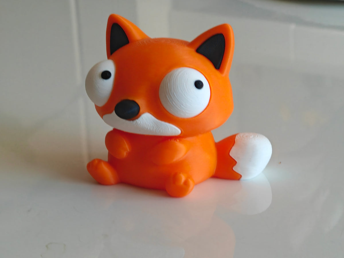 Close-up van de draaibare googly eyes van Foxie met verschillende grappige uitdrukkingen