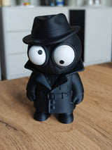 Spider Noir-figuurtje met beweegbare ogen, donkere jas en hoed, close-up op witte achtergrond