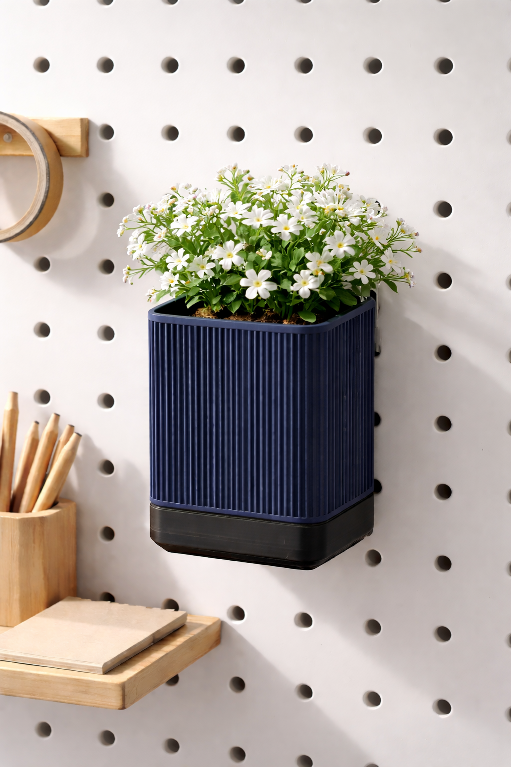 Skådis-bloempottenset met geribbelde pot, haak en lekbakje voor het gaatjesbord