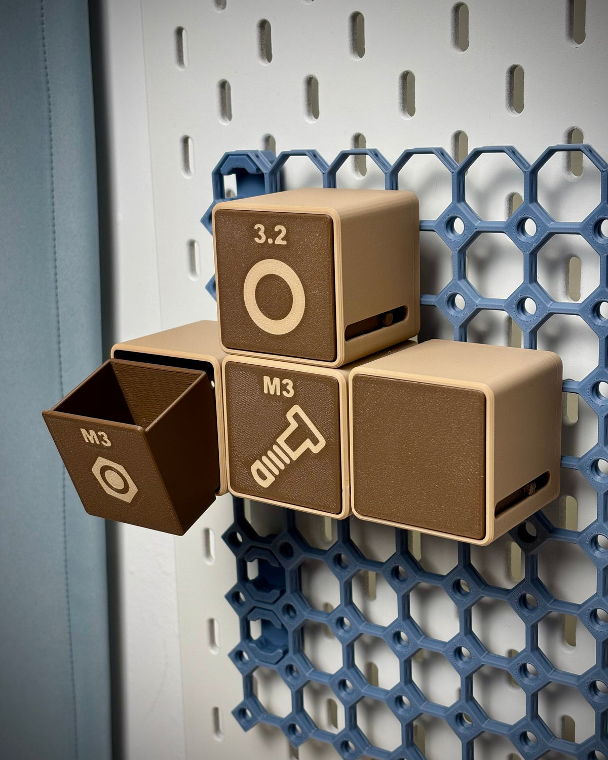 Kantellade voor Multiboard – push-push-opberging voor schroeven