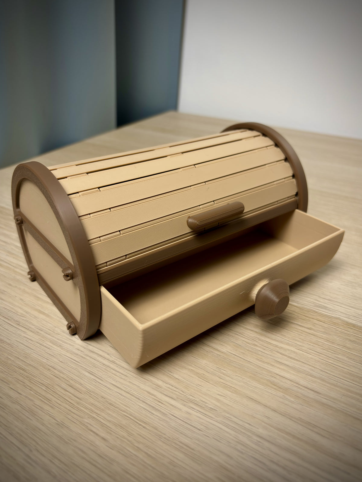 Cilindrische opbergbox met roldeksel en uittreklade