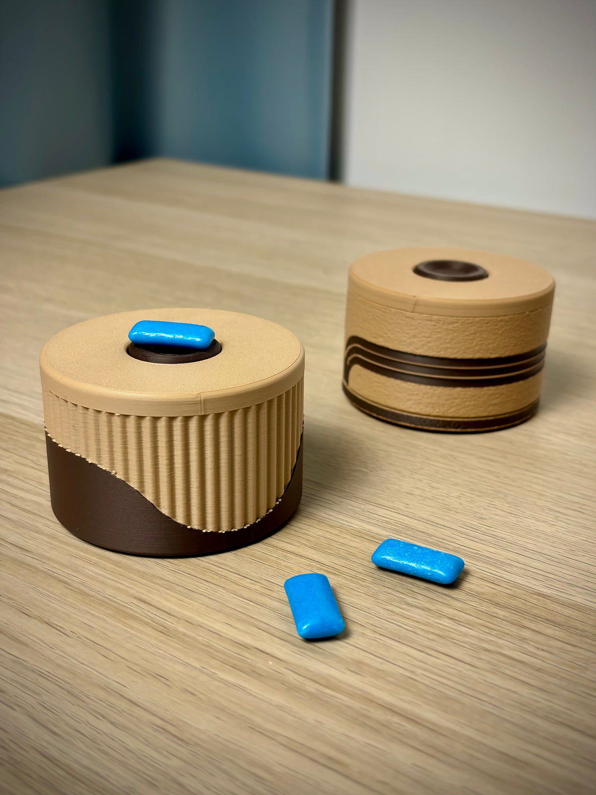 Dispenser voor kauwgom en pillen – compact opbergdoosje