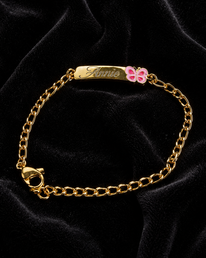 Kinderarmband van verguld staal met gravering en roze vlinder