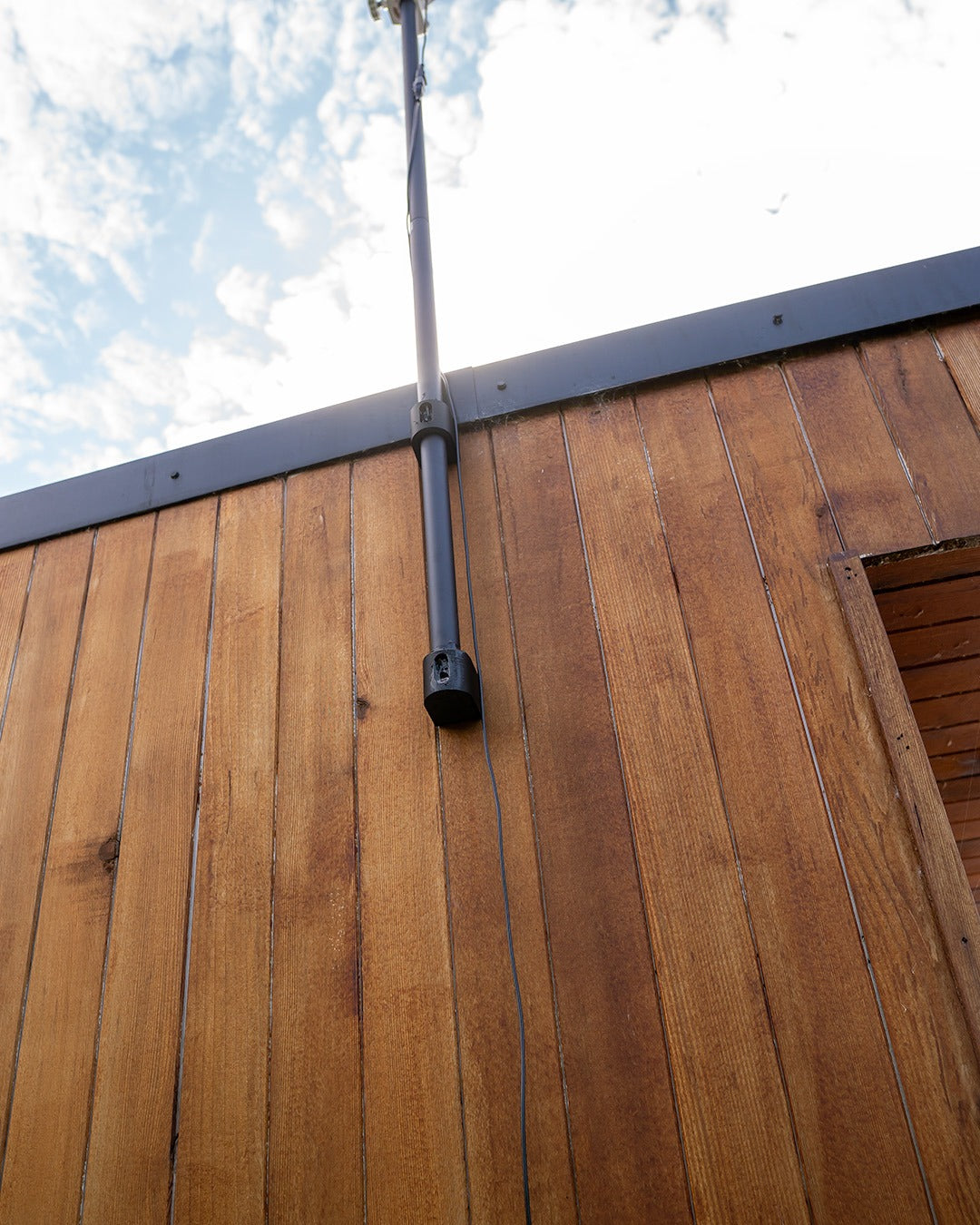 Wandhouder voor de RTK-antenne van de Mammotion Luba