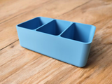 Minimalistische riemhouder met leren riemen in neutrale kleuren
