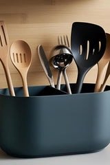 Minimalistische houder voor keukengerei met twee vakken in strak Scandinavisch design