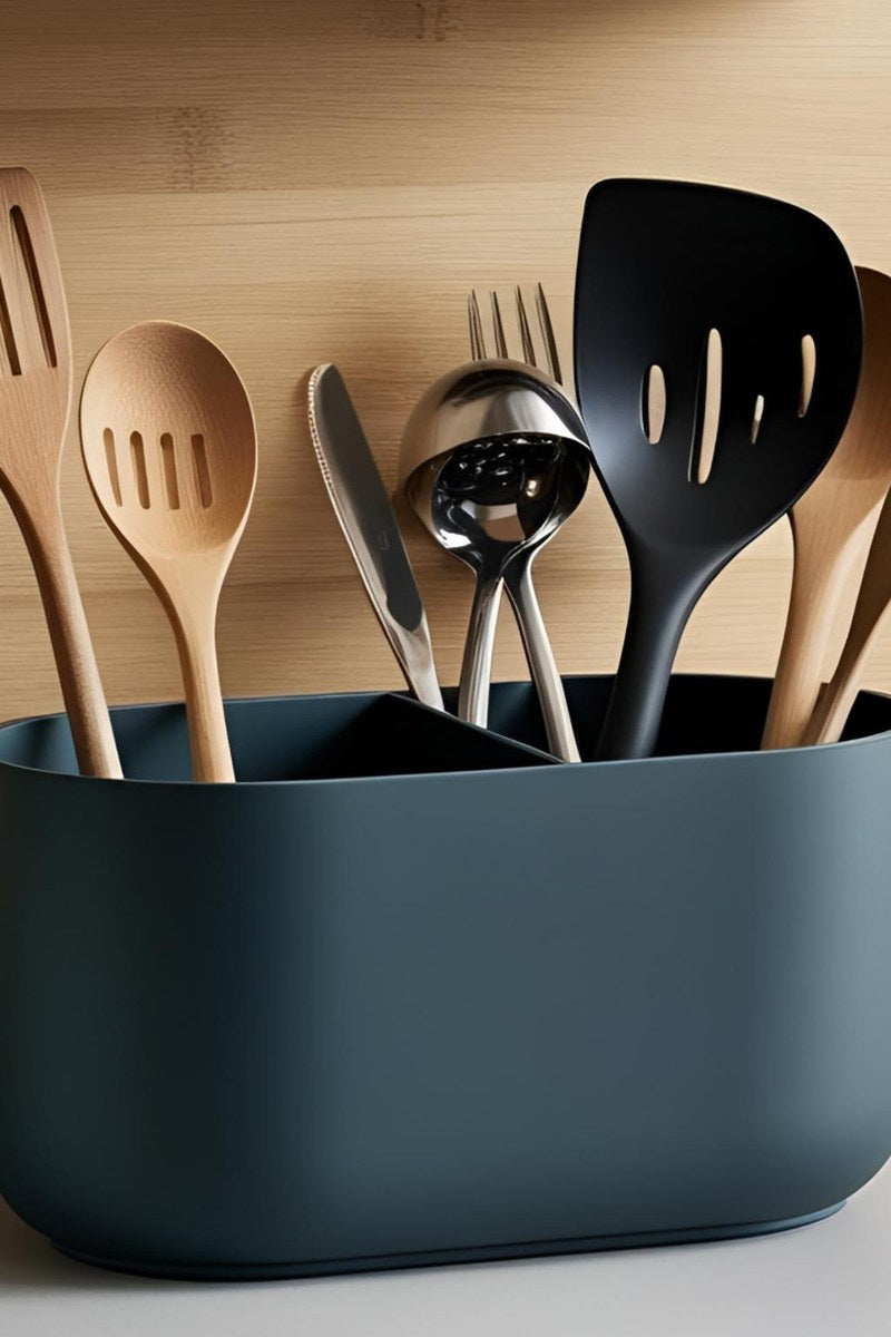 Minimalistische houder voor keukengerei met twee vakken in strak Scandinavisch design