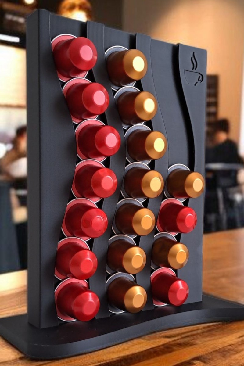 Golvende Nespresso-cuphouder gevuld met cups, close-up van het gestructureerde oppervlak