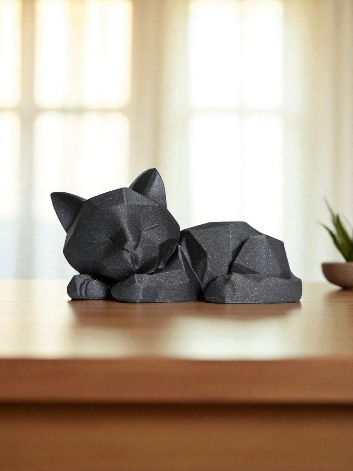 Detail van geometrische vormen op sculptuur van slapend kitten