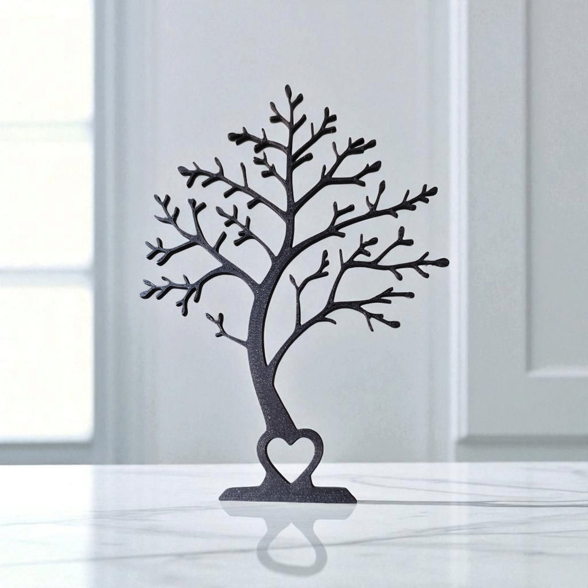 Minimalistische decoratieboom in silhouet, vooraanzicht met strakke takken