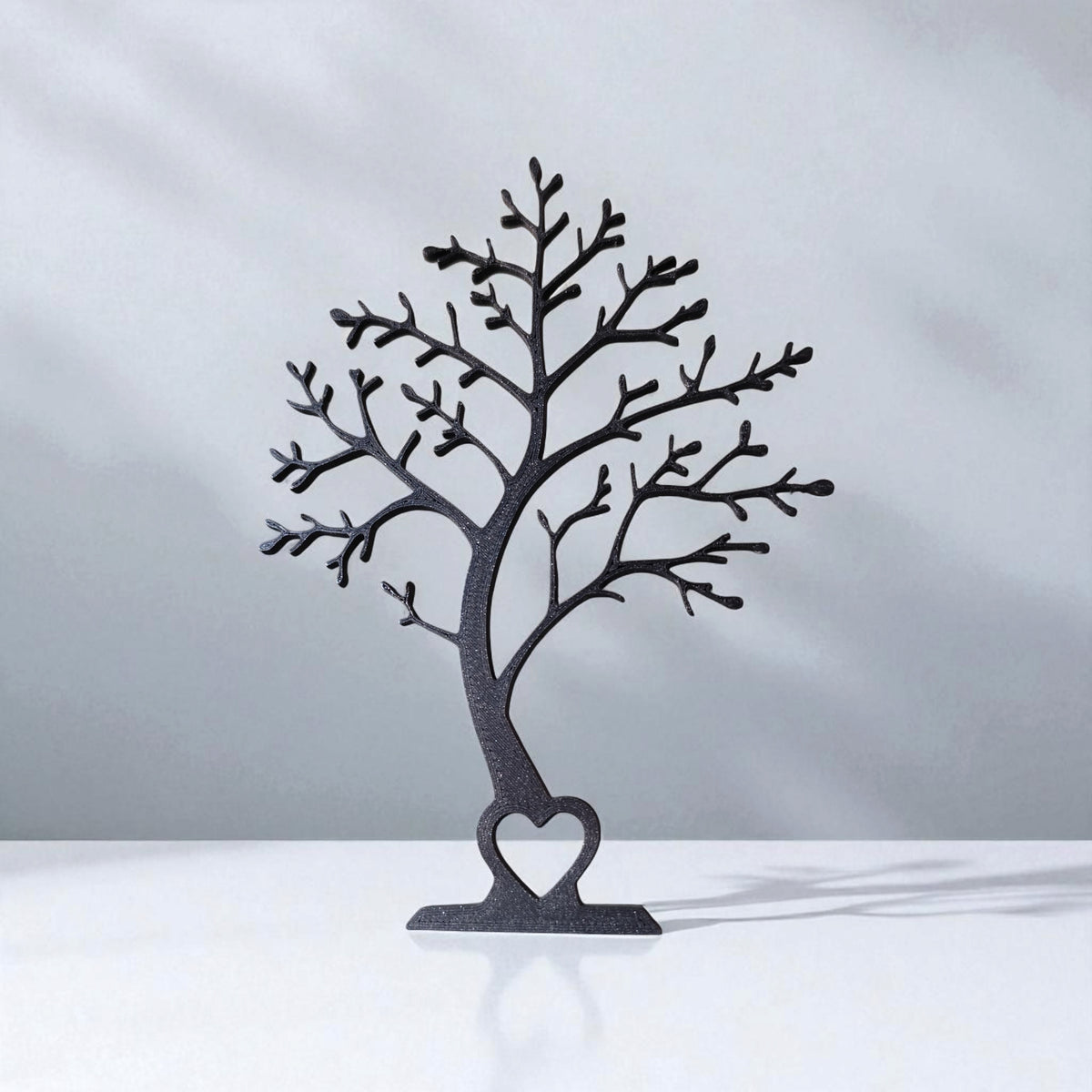 Minimalistische decoratieboom in silhouet, vooraanzicht met strakke takken