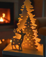 Kerstdecoratie met hert en boom, achteraanzicht met ruimte voor een theelichtje