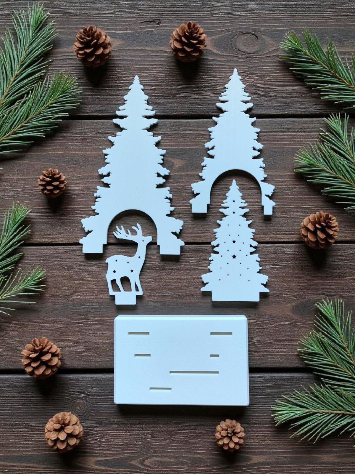 Kerstdecoratie met hert en boom, achteraanzicht met ruimte voor een theelichtje