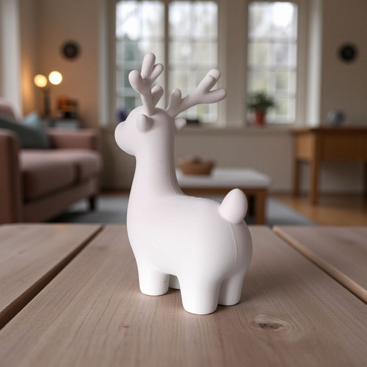 Close-up van een minimalistische rendier-kerstdecoratie met strakke lijnen