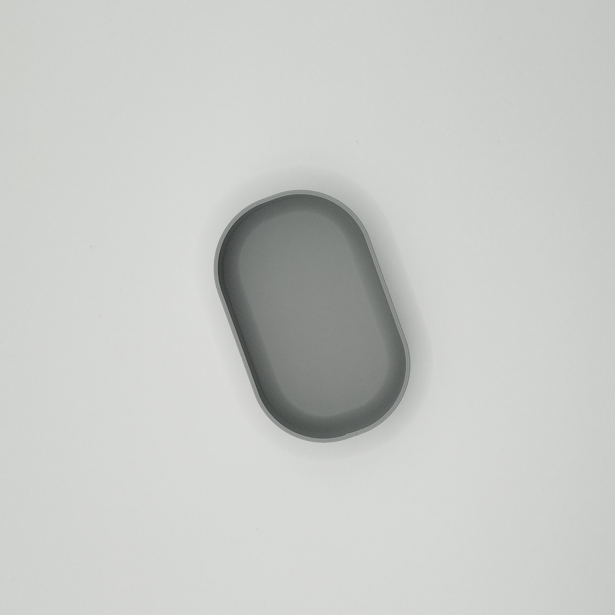 Detail van de rand van een minimalistisch rond sleutelschaaltje
