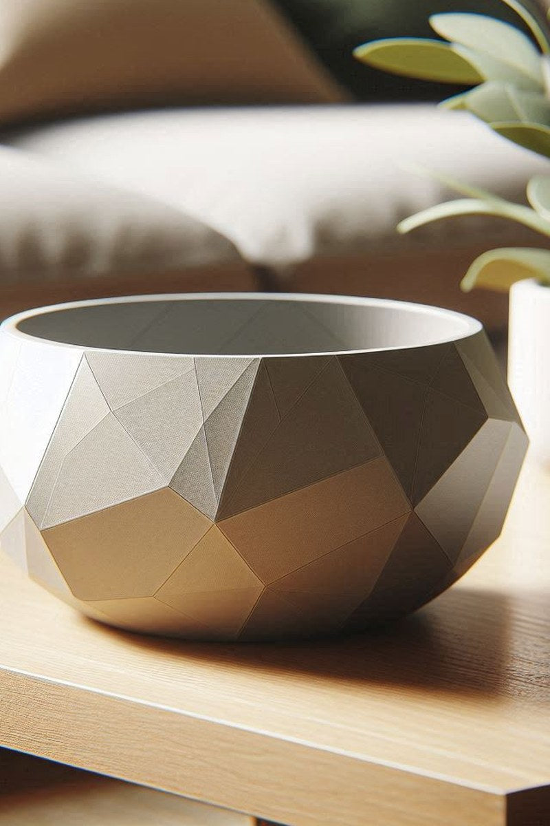 Close-up van een geometrische diamantschaal met facetten en gladde afwerking