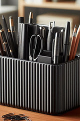 Close-up van een geribbelde bureau-organizer met verticale textuur en strakke lijnen