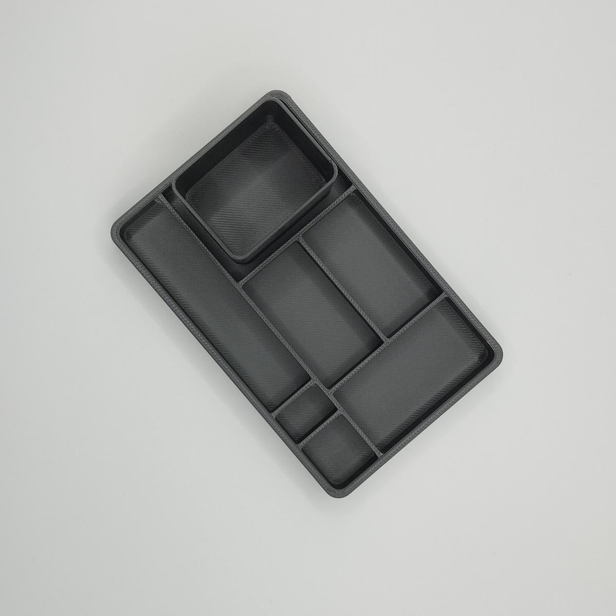 Detail van minimalistische bureauset met potloodhouder