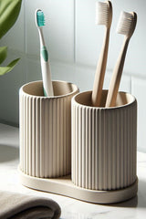 Close-up van een geribbelde tandenborstelhouderset met matte afwerking