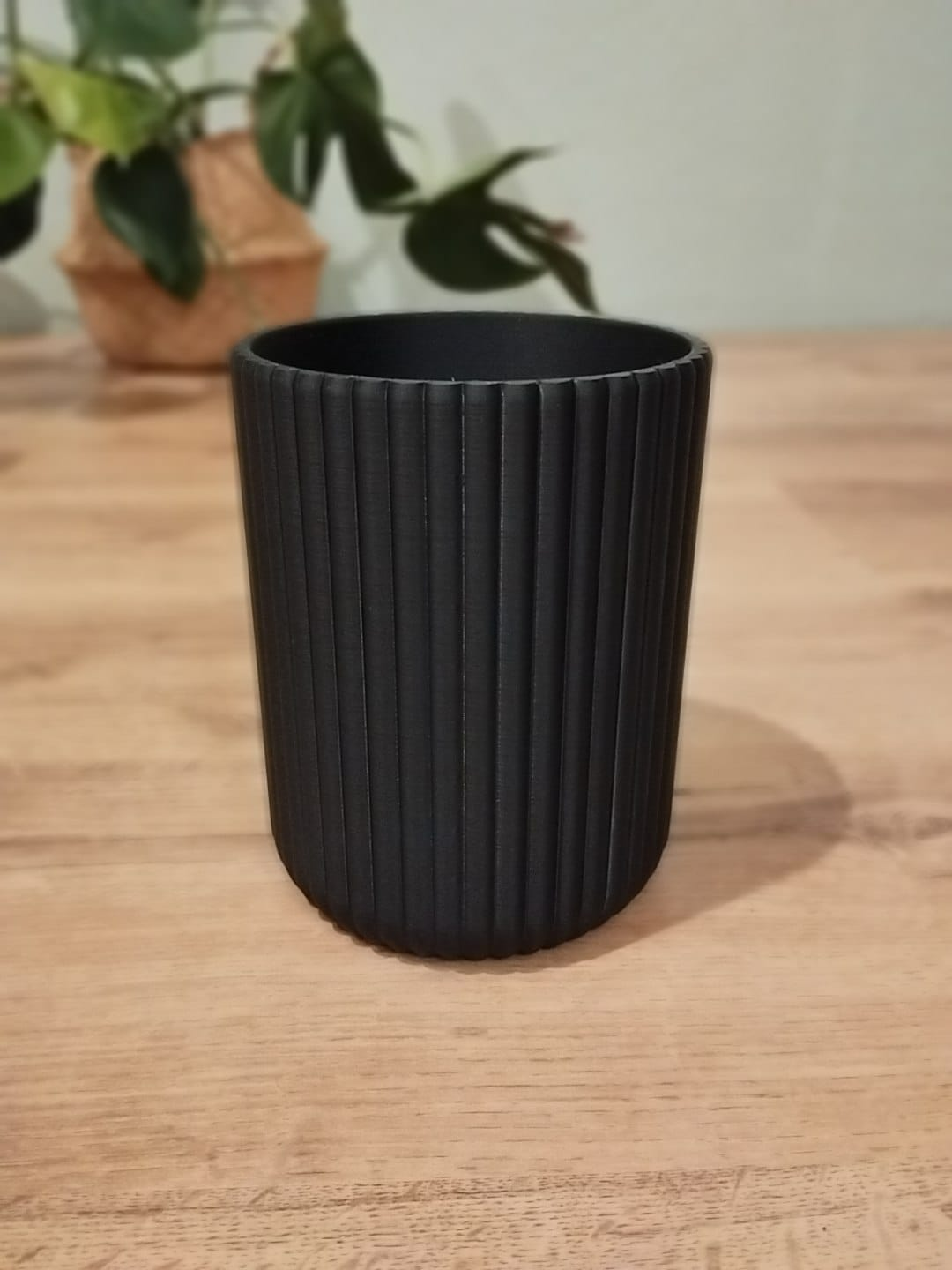 Geribbelde houder voor keukengerei met verticale structuur, close-up