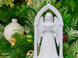 Victoriaanse engel in gotische boog als kerstboomversiering