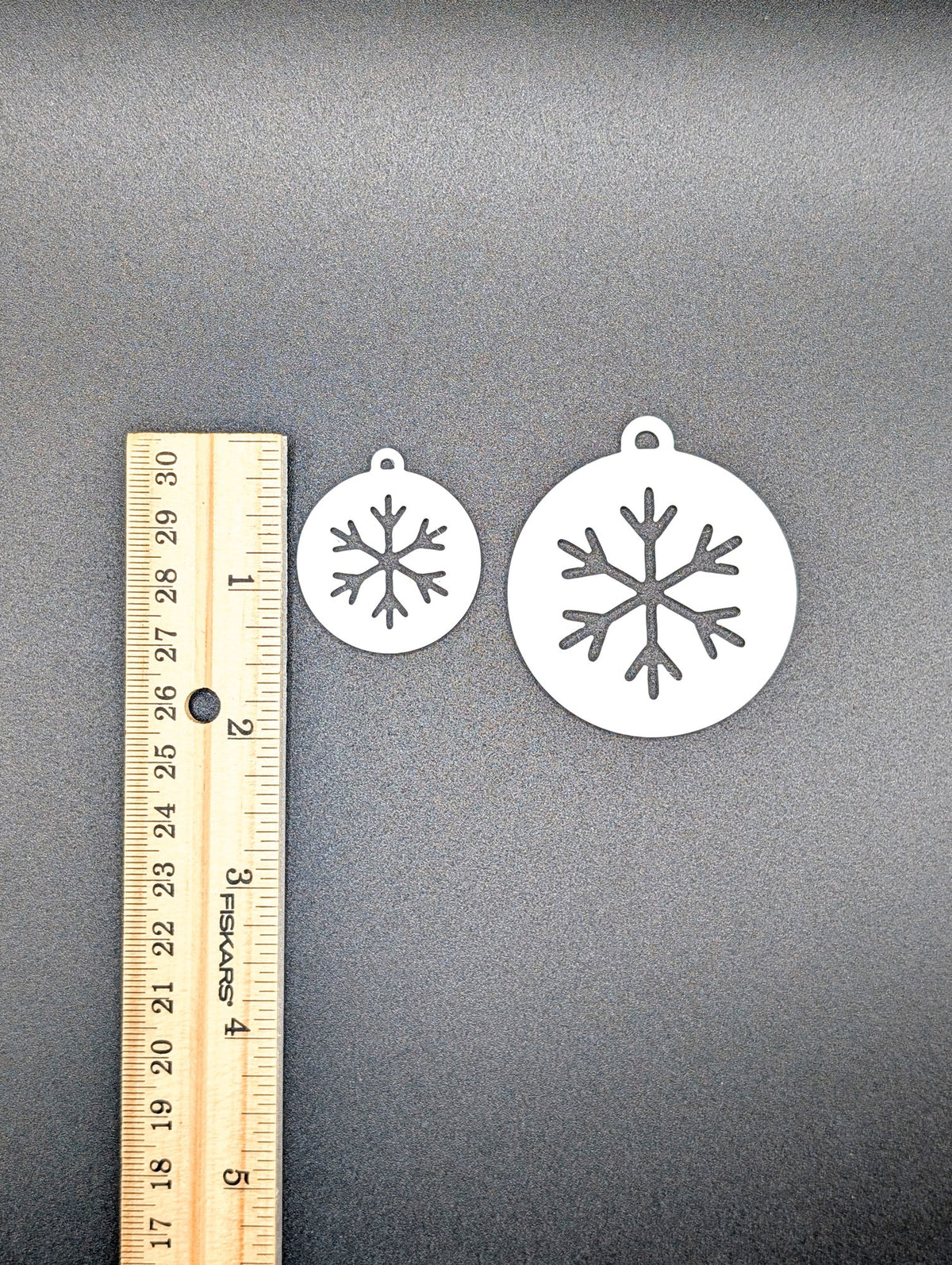 Cadeaulabel met uitgesneden sneeuwvlok