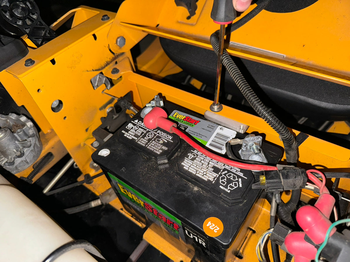 Batterijhouder met camslot voor Cub Cadet ZT1 ZT2 – reserveonderdeel