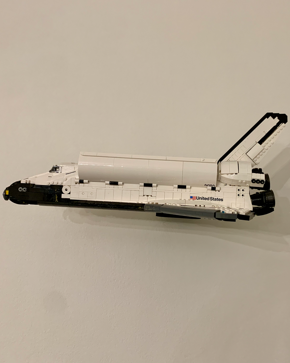 Wandhouder voor de LEGO-spaceshuttle Discovery zonder steun