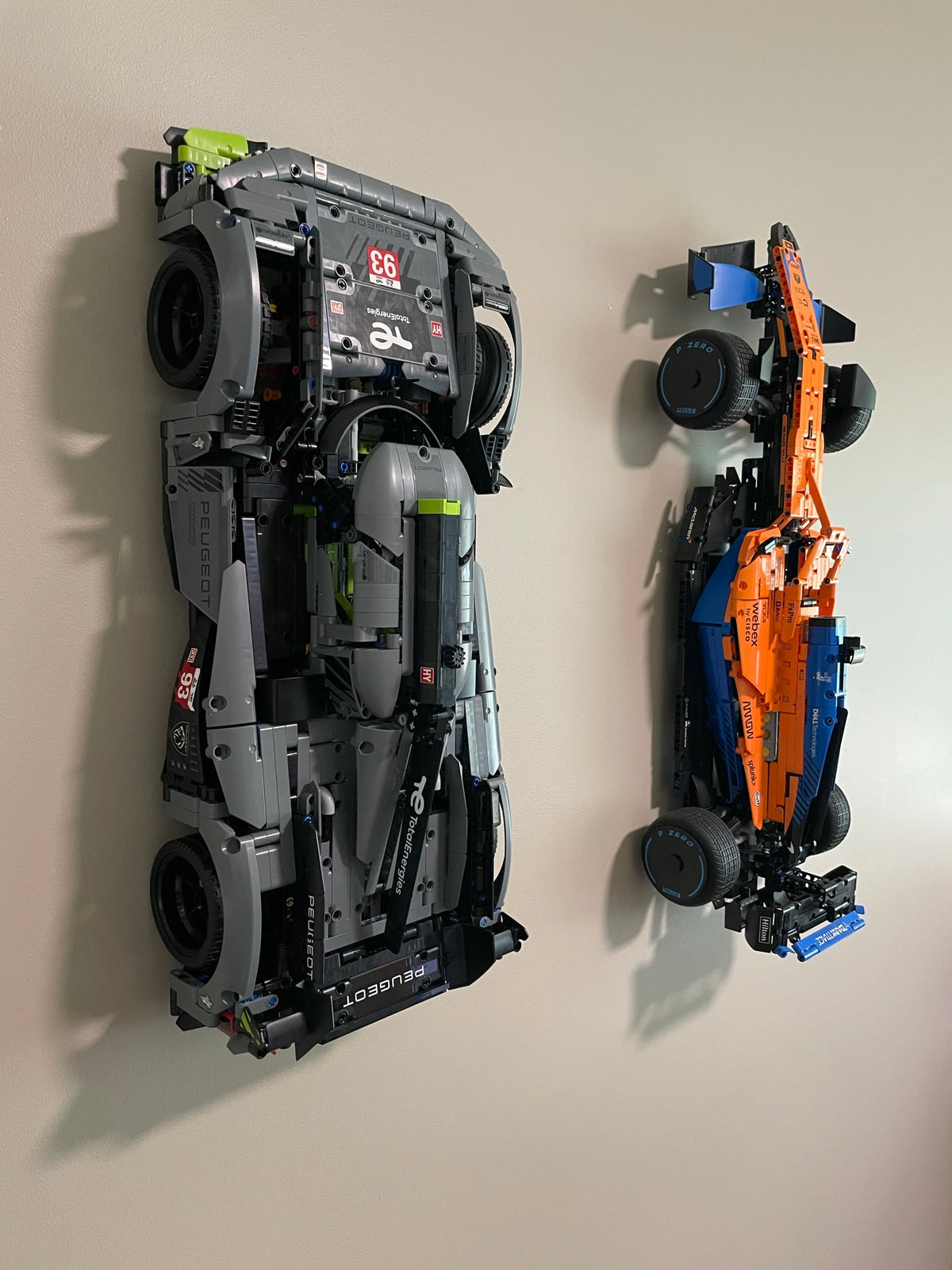 Verticale wandhouder voor LEGO Peugeot 9X8 42156
