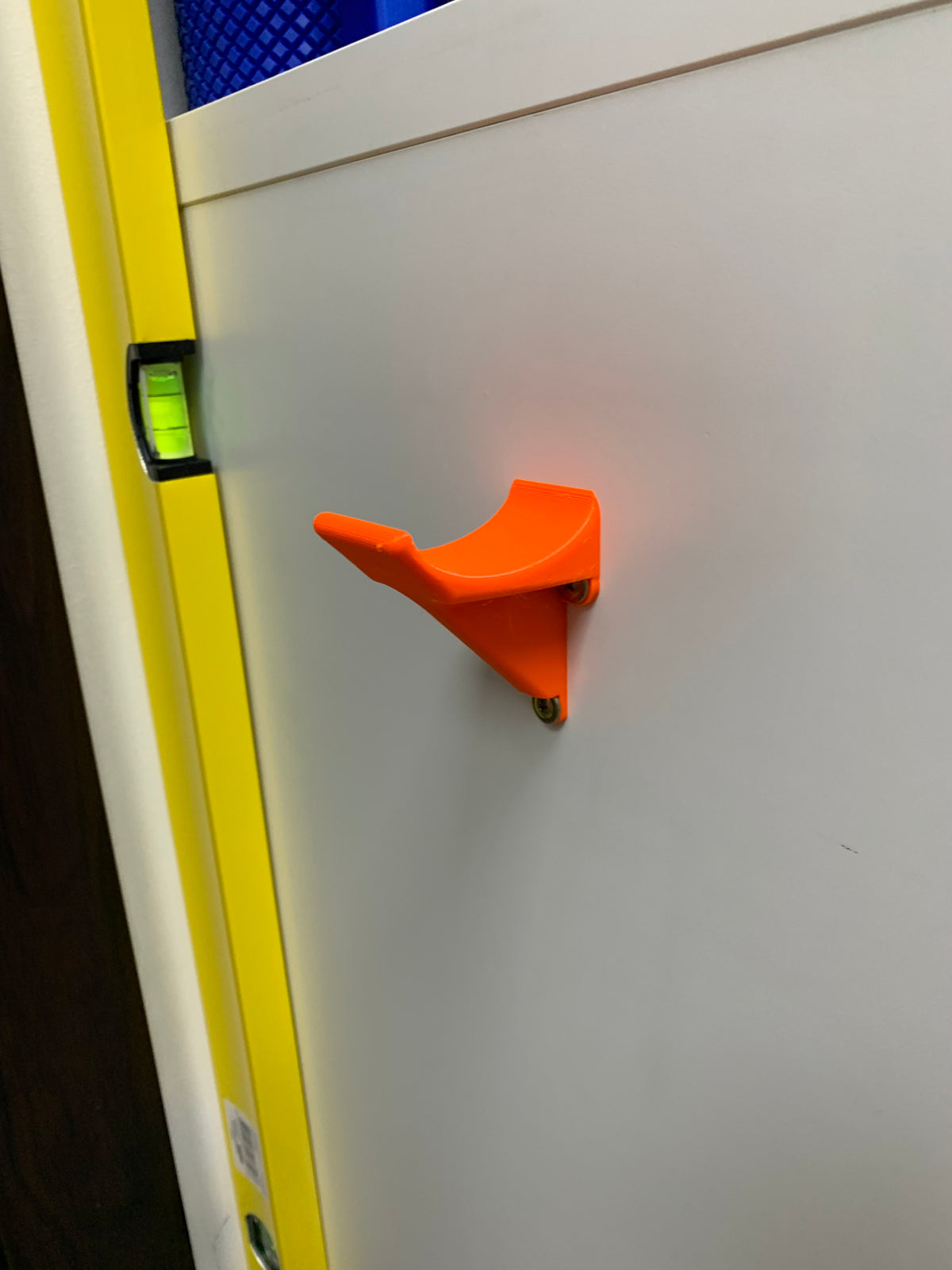 Wandbeugel voor verlengsnoer – snoerorganizer