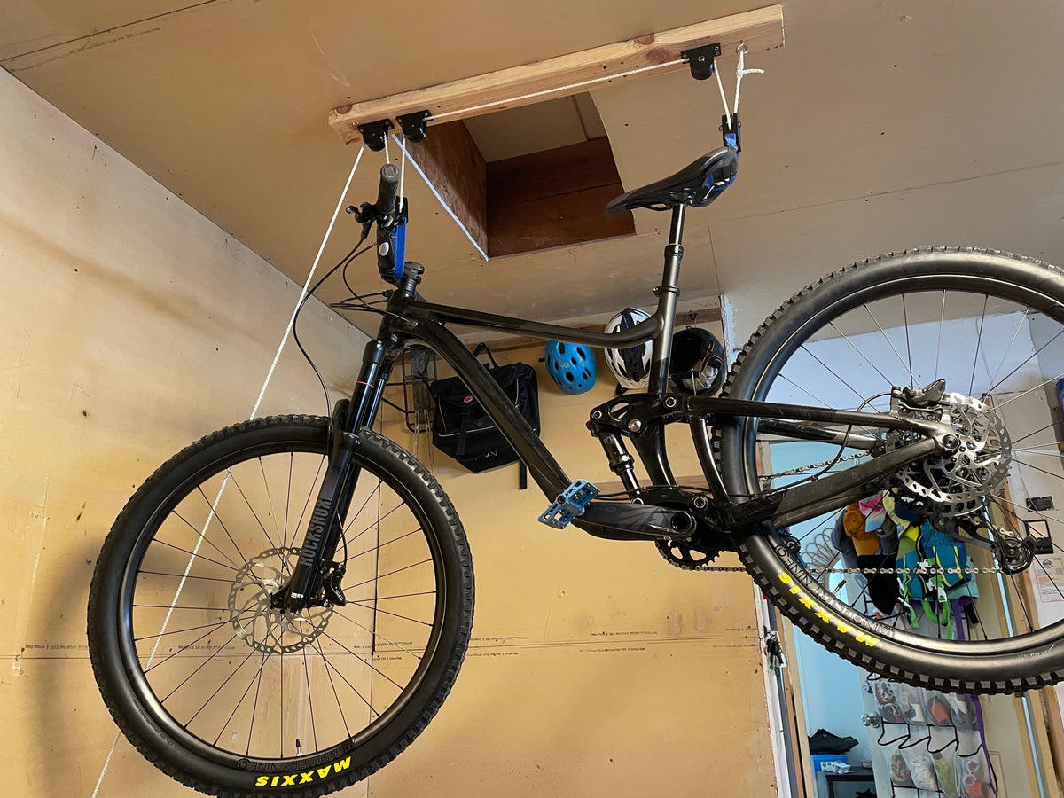 Fietslift met katrollen voor de garage