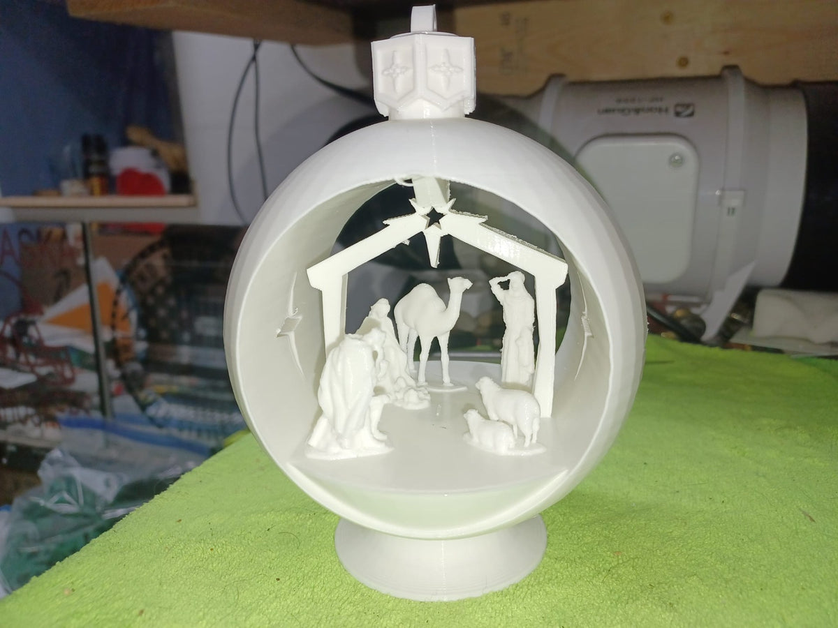 Kerststal in bolvorm met kameel, schapen en sterren