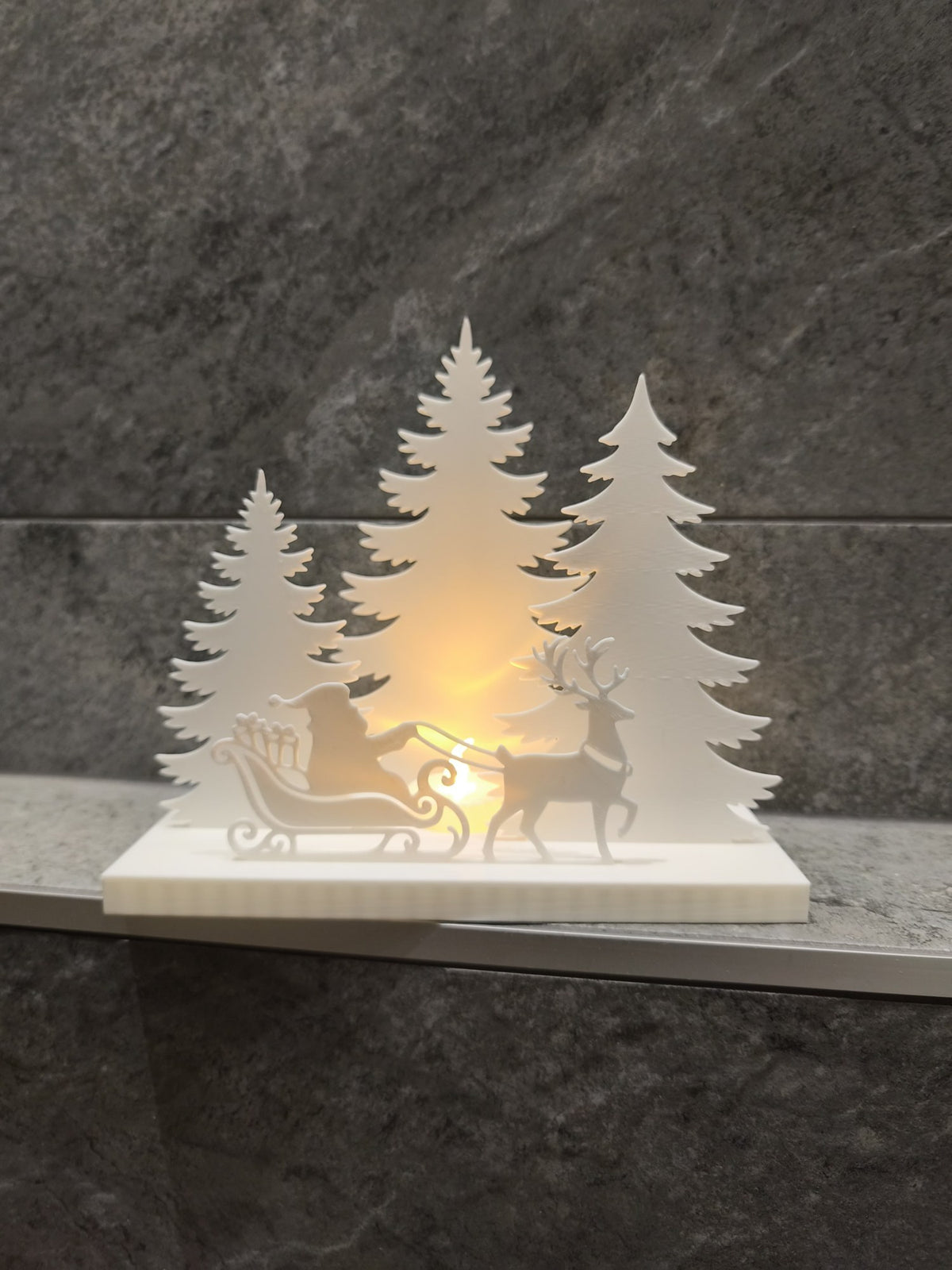 Kerstlandschap voor led-theelichtje met sparren en rendieren