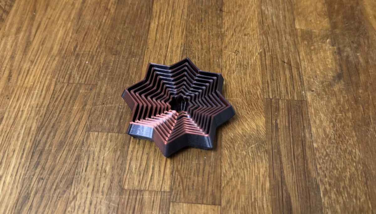 Kerstster die werkt als fidget-speeltje