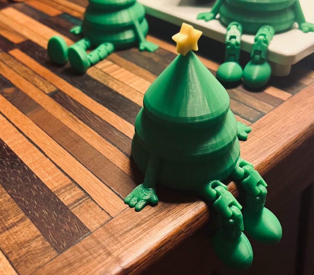 Klein groen kerstboomfiguurtje met gele ster