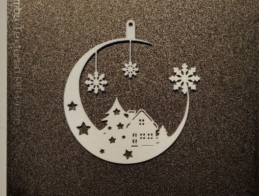 Kerstboomversiering met huis en maan