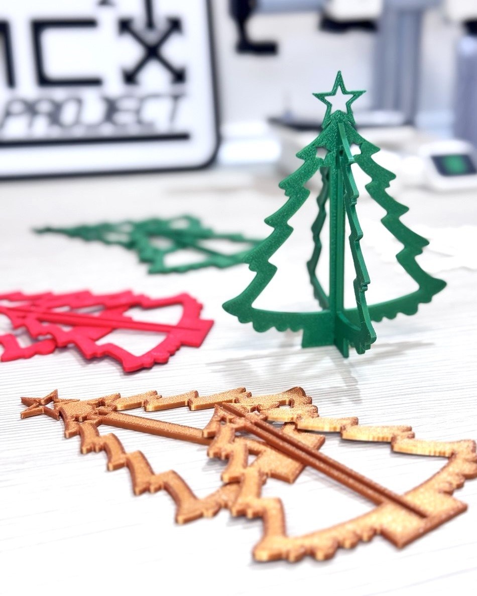 Klein kerstboompje om in elkaar te zetten als hanger
