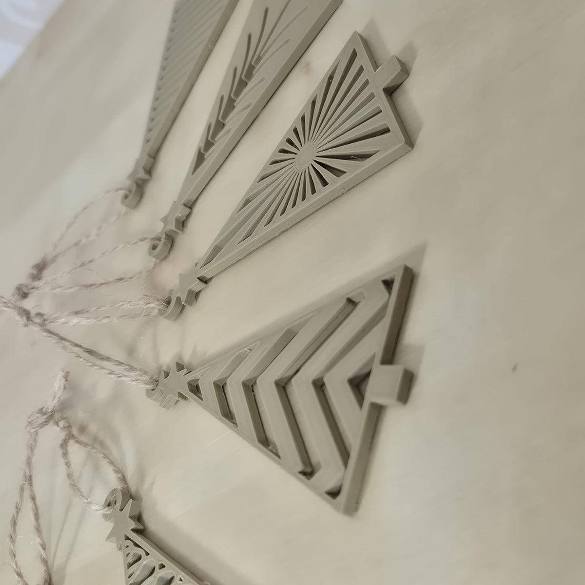 Moderne kerstboomversiering – set van 6 geometrische boompjes