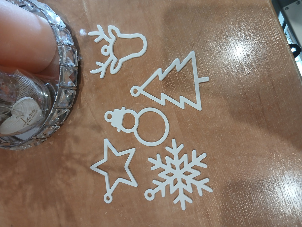 Set van 5 platte kersthangers: kerstboom, ster, rendier, sneeuwvlok en sneeuwpop