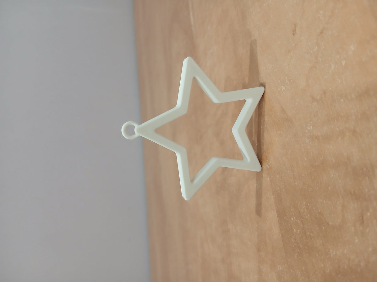 Minimalistische ster als kerstboomversiering met ophangoogje