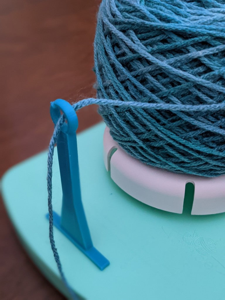 Yarn Valet-garenhouder met draadgeleider – voorkomt klitten