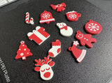Twaalf sleutelhangers met kerstmotieven