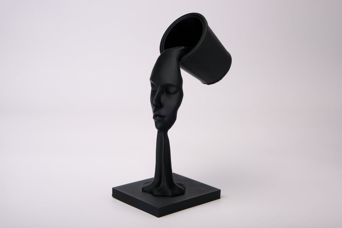 Ethereal Flow – abstracte surrealistische sculptuur op minimalistische plank