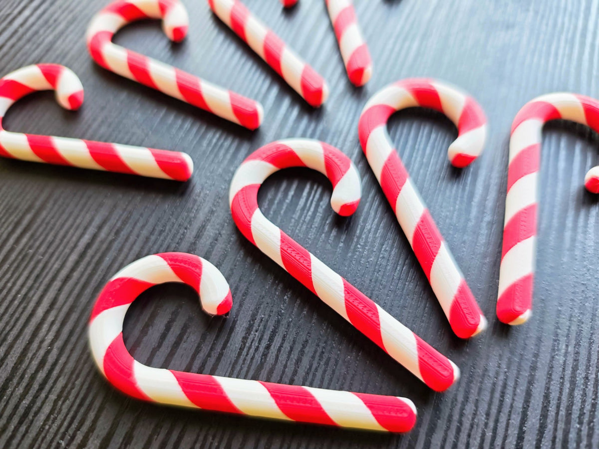 Acht tweekleurige zuurstokken voor de kerstboom