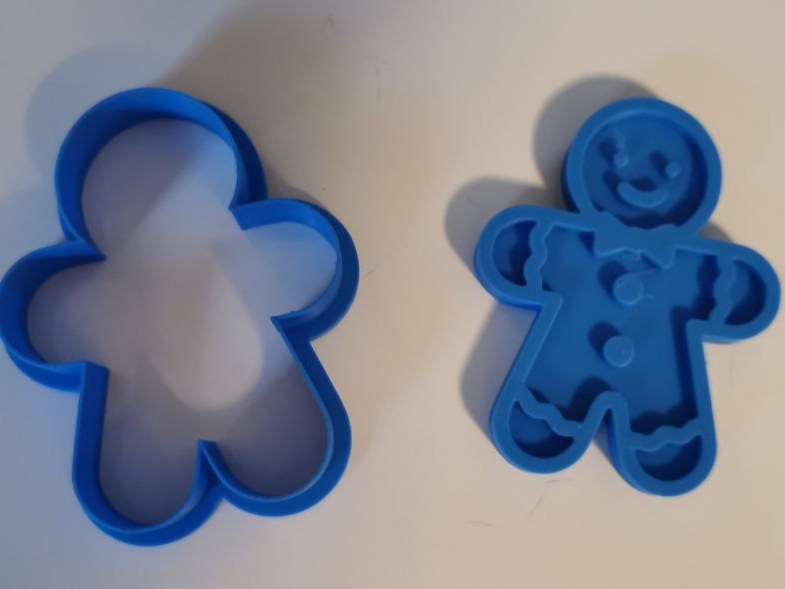 Koekjesuitsteekvorm en stempel in de vorm van een peperkoekmannetje