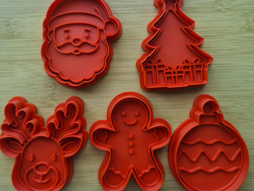 Koekjesuitsteekvormen met traditionele kerstmotieven