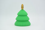 Detail van de structuur van het gebreide kerstboompje met zacht geweven patroon en gelaagde etages
