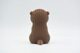 Detail van de structuur van de gebreide otter met geweven lusjespatroon in handgehaakte look